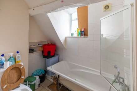 Mixed use Commercial unit & 2 x Self contained two bedroom flats, High Street, Stroud, Image 26