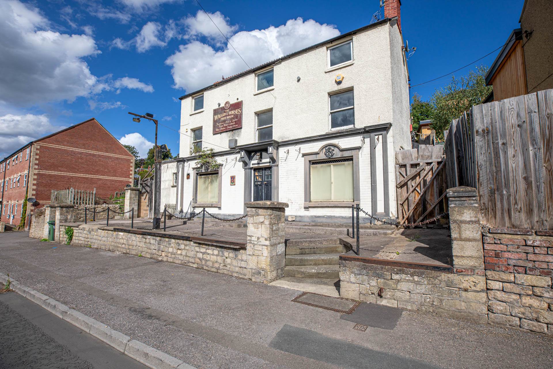 (Residential) London Road, Thrupp, Image 1