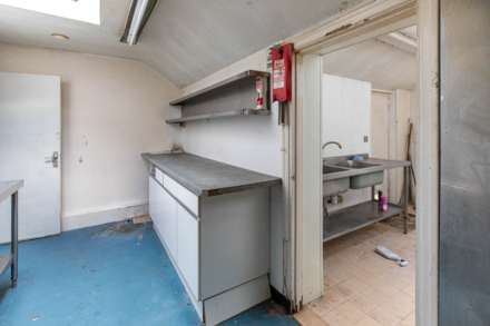 (Residential) London Road, Thrupp, Image 11