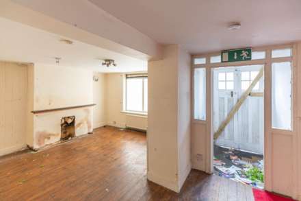 (Residential) London Road, Thrupp, Image 4