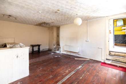 (Residential) London Road, Thrupp, Image 9