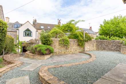 2 Bedroom Cottage, Windmill Road, Minchinhampton