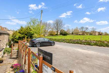 High Street, Bisley, Image 3