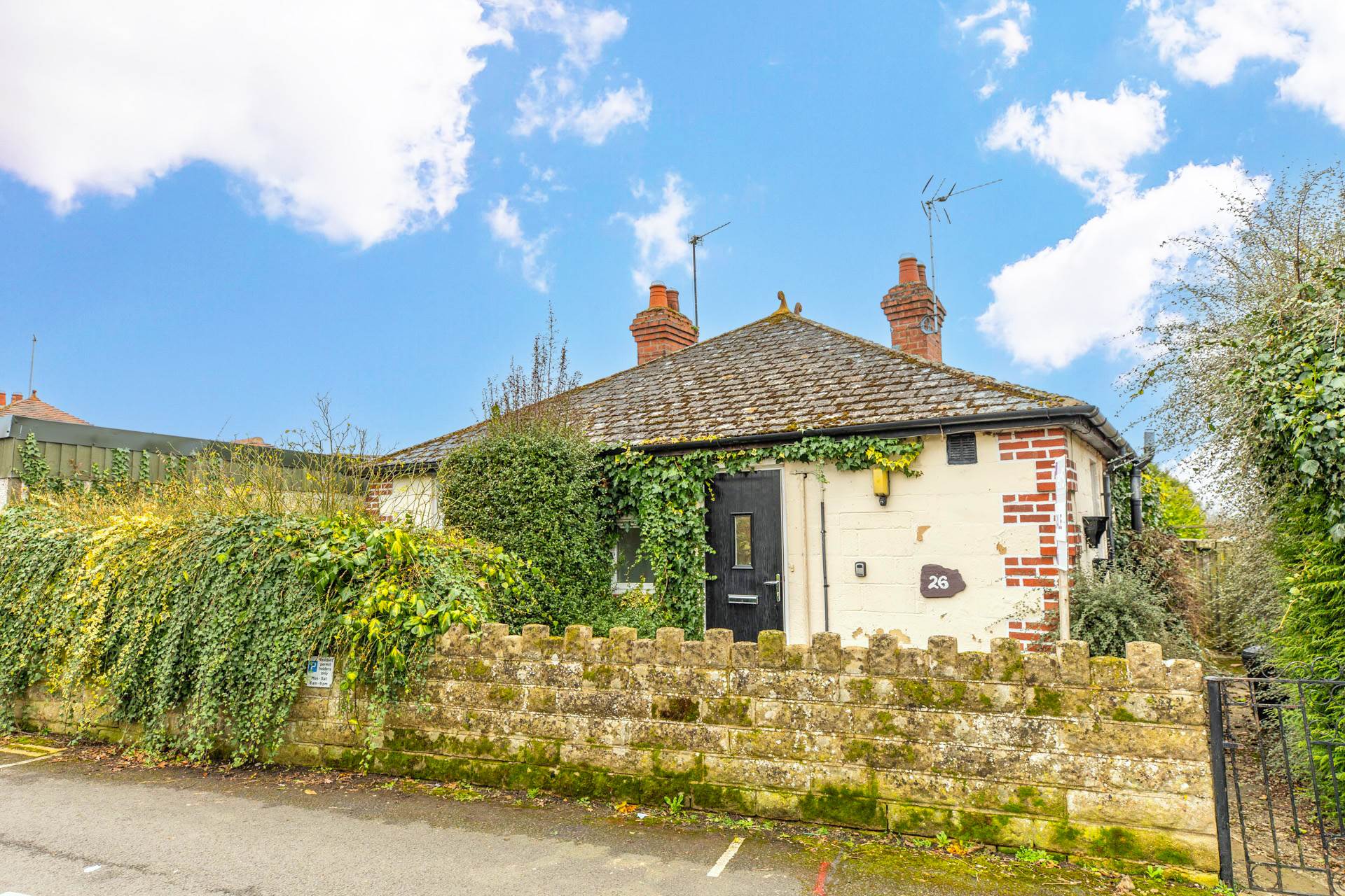 Laburnum Walk, Stonehouse, Image 1