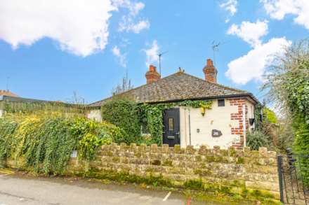 2 Bedroom Detached Bungalow, Laburnum Walk, Stonehouse
