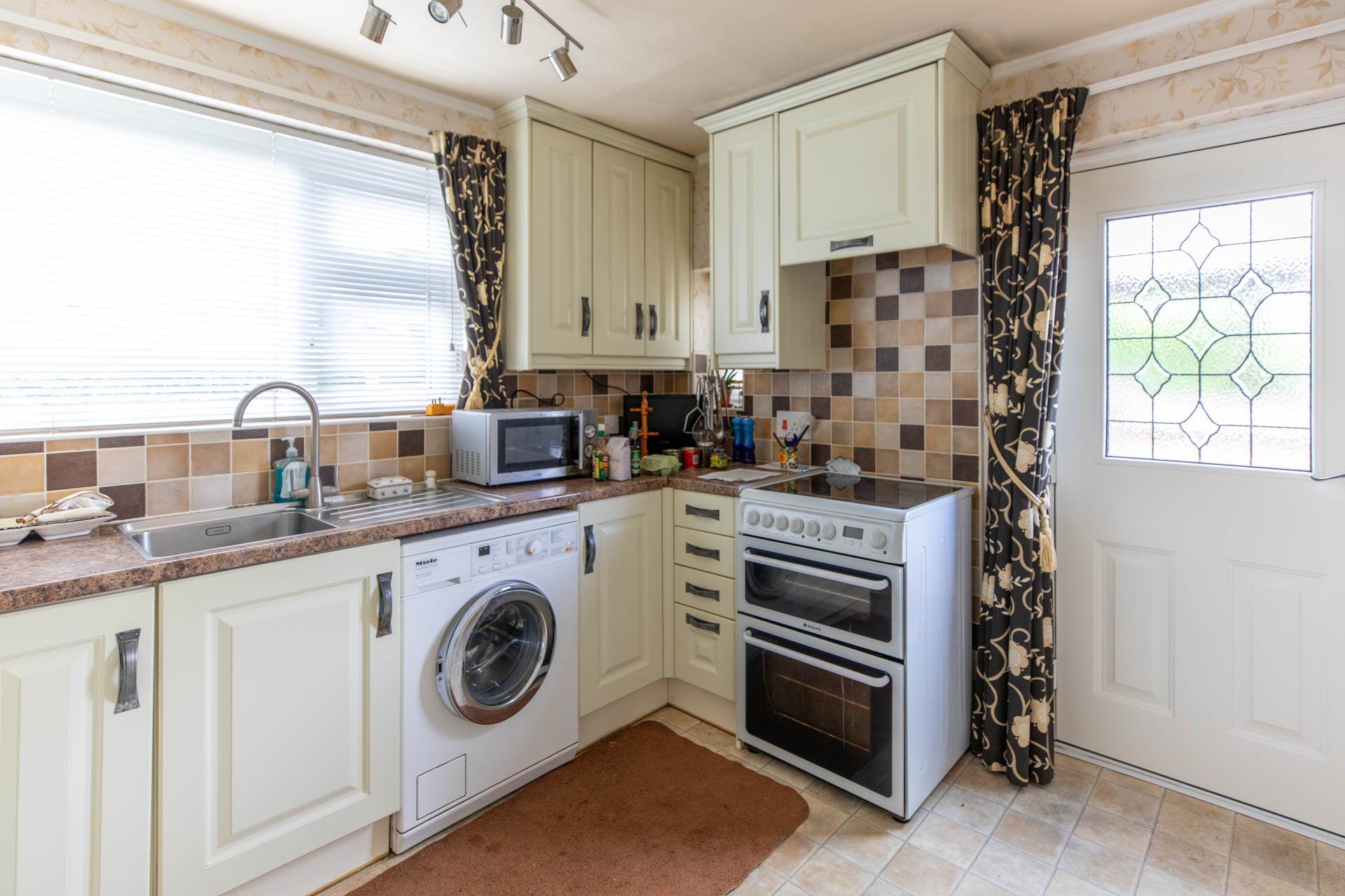 Summer Close, Stroud, Image 6