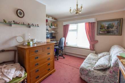 Summer Close, Stroud, Image 13