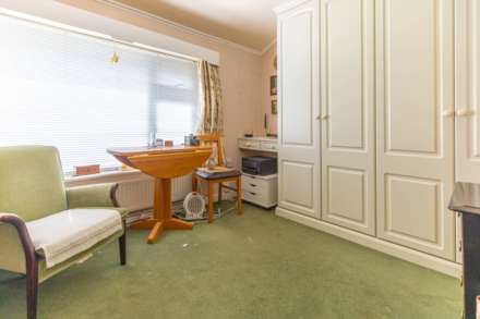 Summer Close, Stroud, Image 14