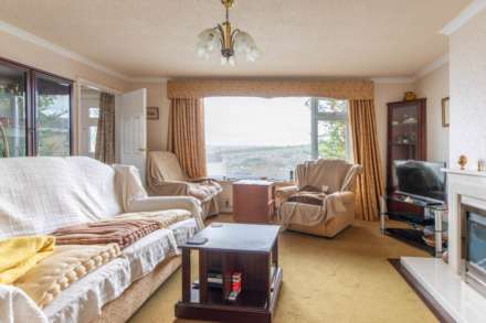 Summer Close, Stroud, Image 4