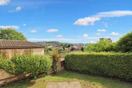 Birches Close, Stroud, Image 17