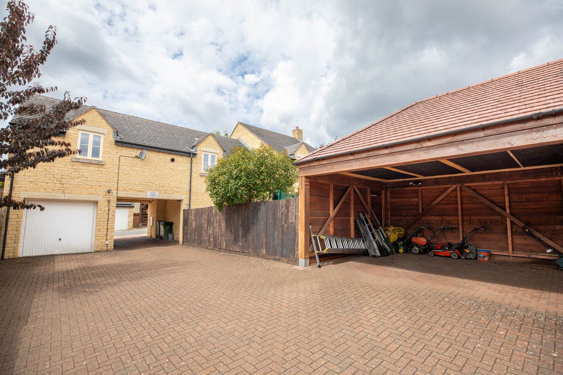 Woodlands Close, Eastcombe, Image 13