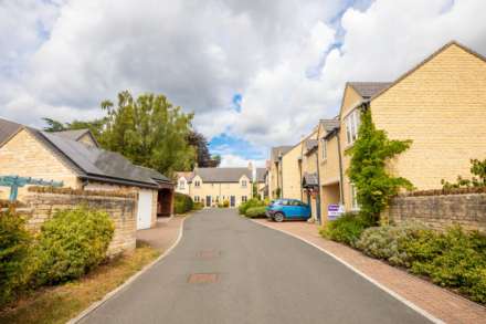 Woodlands Close, Eastcombe, Image 15