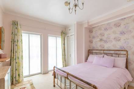 Castle Court, Castle Street, Stroud, Image 3