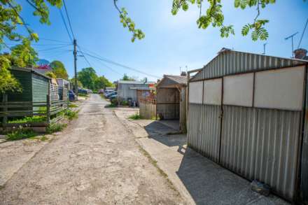 Horns Road, Stroud, Image 16