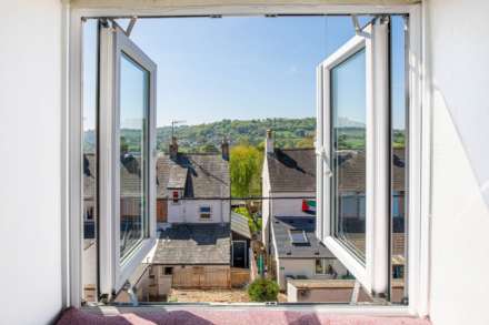Horns Road, Stroud, Image 2