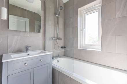 London Road, Brimscombe, Stroud, Image 13