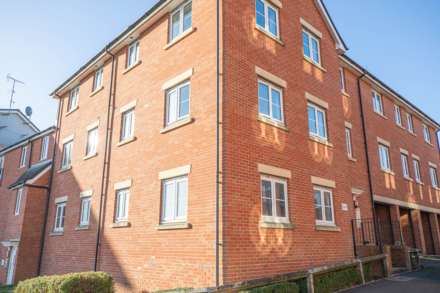 2 Bedroom Flat, Jack Russell Close, Stroud