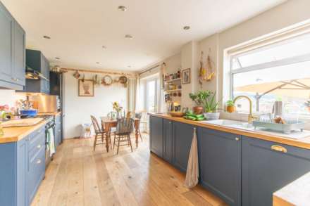 The Bassetts, Cashes Green, Image 5