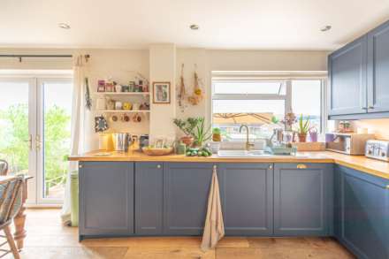 The Bassetts, Cashes Green, Image 6