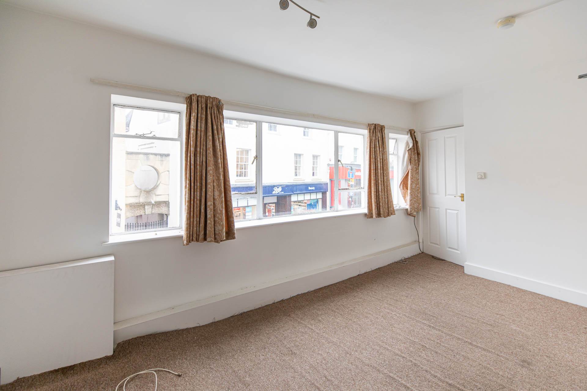 Mixed use Commercial unit & 2 x Self contained two bedroom flats, High Street, Stroud, Image 6