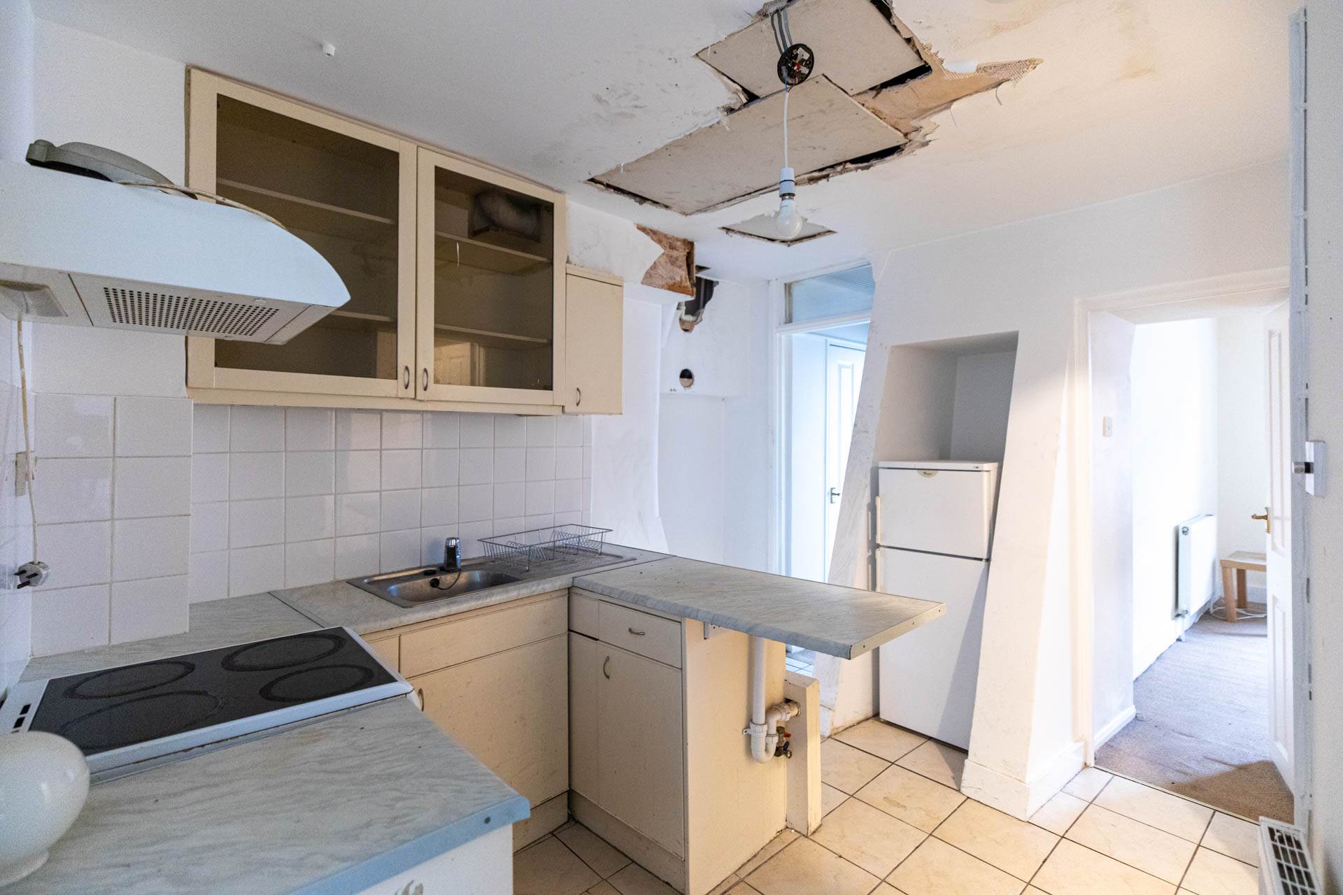 Mixed use Commercial unit & 2 x Self contained two bedroom flats, High Street, Stroud, Image 9