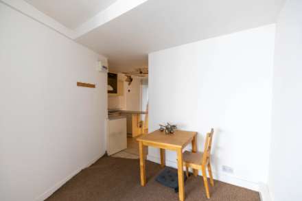 Mixed use Commercial unit & 2 x Self contained two bedroom flats, High Street, Stroud, Image 11