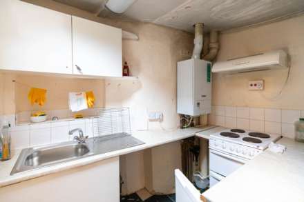 Mixed use Commercial unit & 2 x Self contained two bedroom flats, High Street, Stroud, Image 19