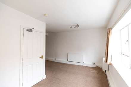 Mixed use Commercial unit & 2 x Self contained two bedroom flats, High Street, Stroud, Image 8