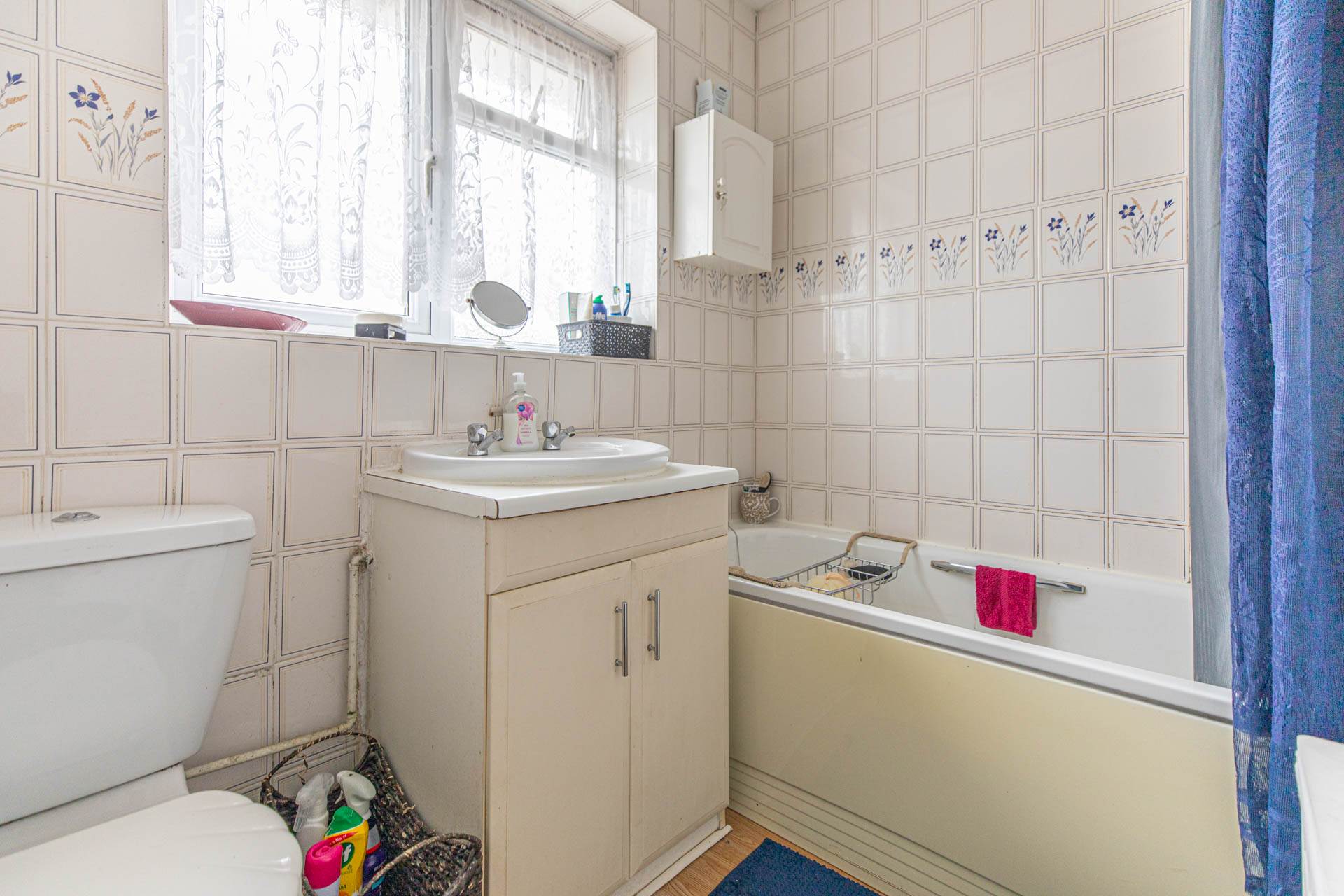 The Bassetts, Cashes Green, Image 17