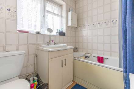 The Bassetts, Cashes Green, Image 17