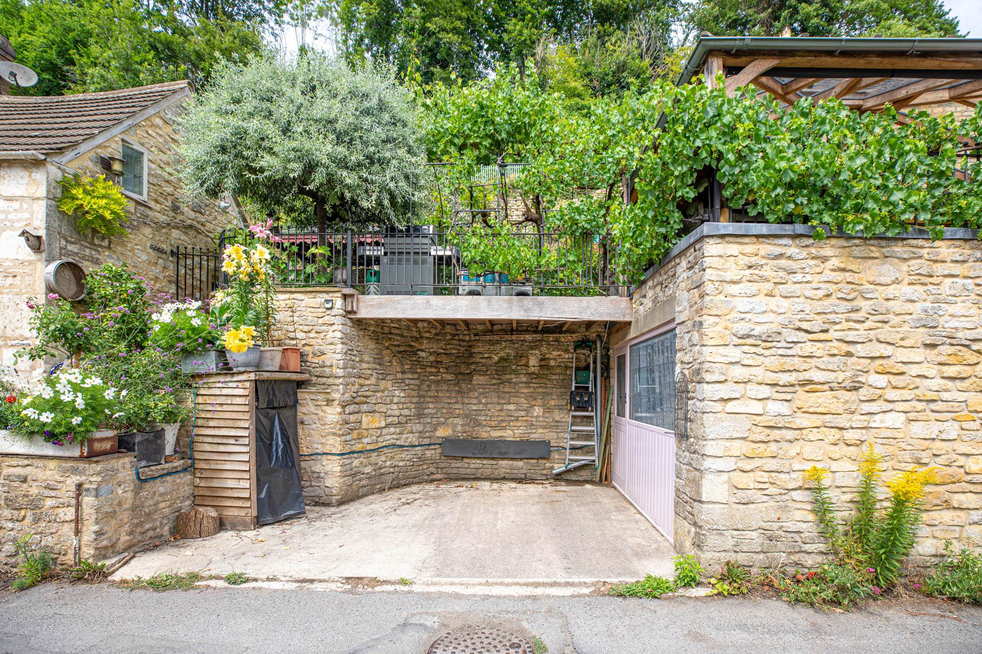 High Street, Chalford, Image 32