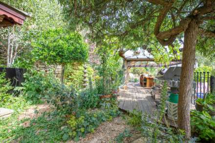 High Street, Chalford, Image 31