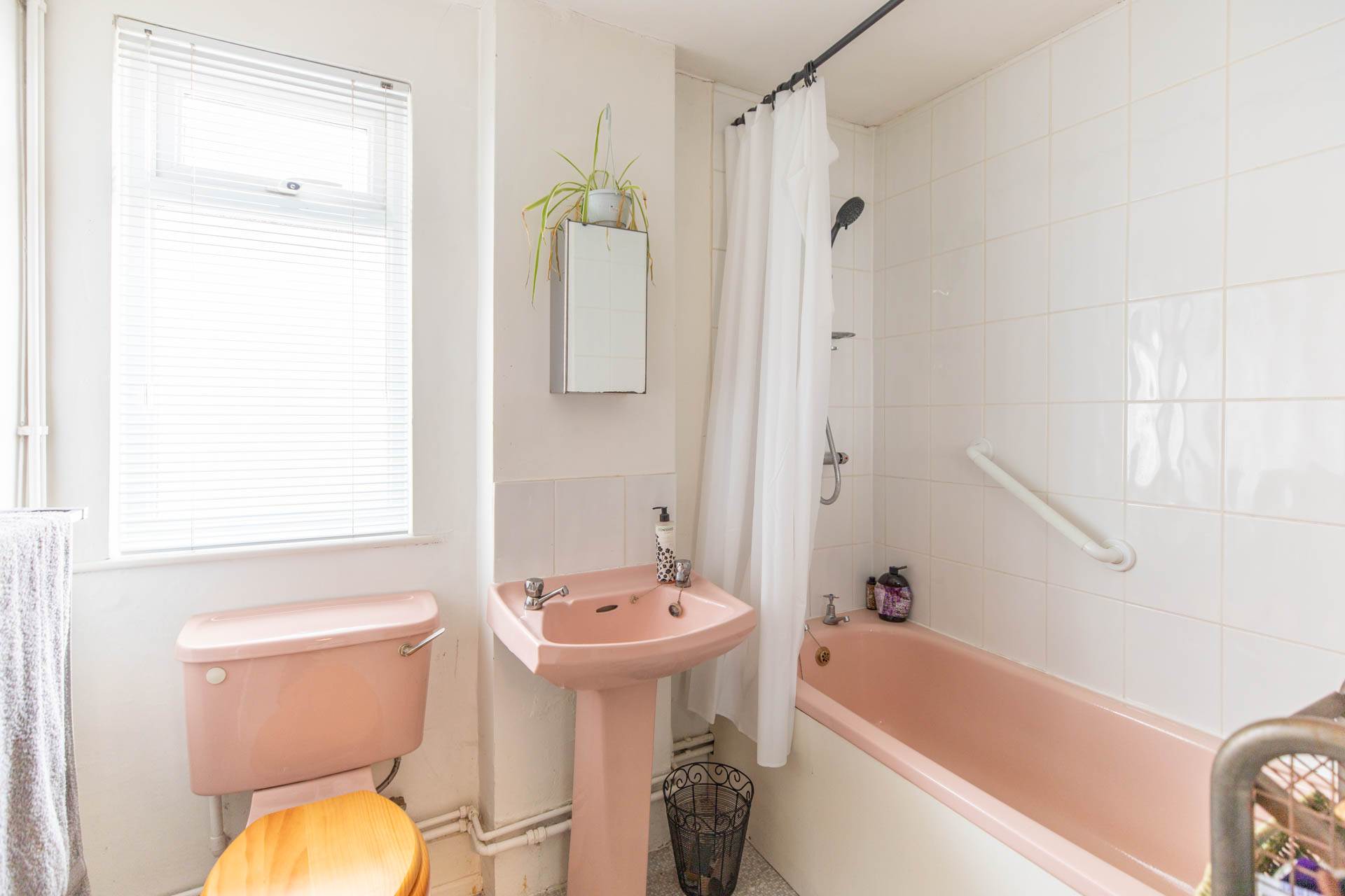 Laburnum Walk, Stonehouse, Image 9