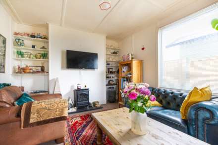 Laburnum Walk, Stonehouse, Image 2