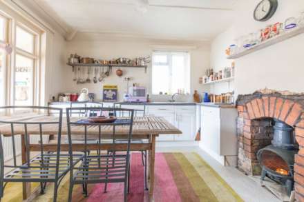 Laburnum Walk, Stonehouse, Image 4