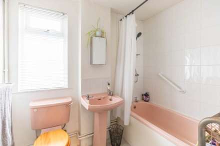 Laburnum Walk, Stonehouse, Image 9