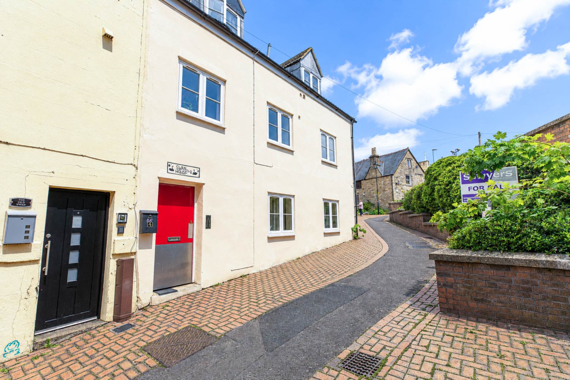 Swan House, Swan Lane, Stroud, Image 1