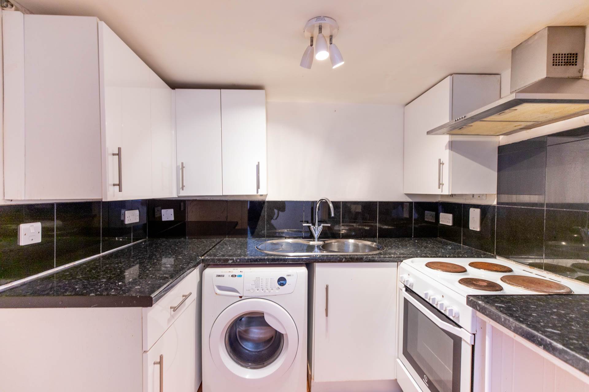 Swan House, Swan Lane, Stroud, Image 4