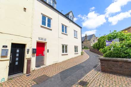 Swan House, Swan Lane, Stroud, Image 1