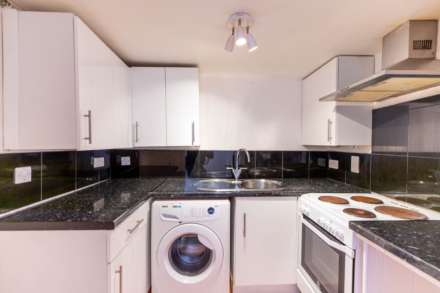 Swan House, Swan Lane, Stroud, Image 4