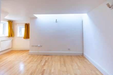 Swan House, Swan Lane, Stroud, Image 5