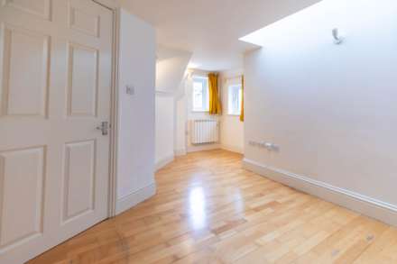 Swan House, Swan Lane, Stroud, Image 6