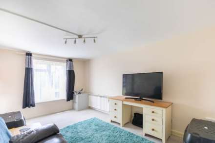 Archway Gardens, Paganhill, Stroud, Image 4