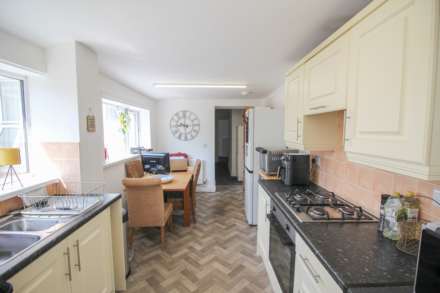 Locking Road**Ground Floor**Garage + Parking**Garden**, Image 5
