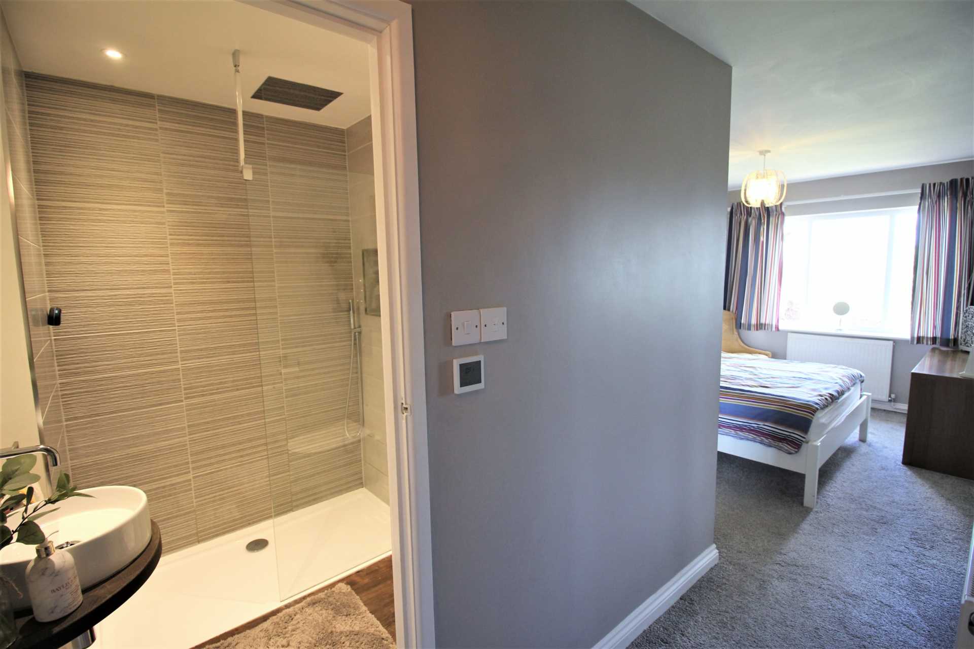 DRAYCOTT, CHEDDAR-STUNNINGLY PRESENTED THROUGHOUT, Image 13