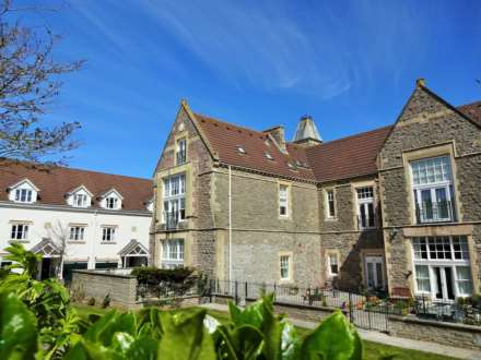 2 Bedroom Flat, Royal Court, Uphill Road North