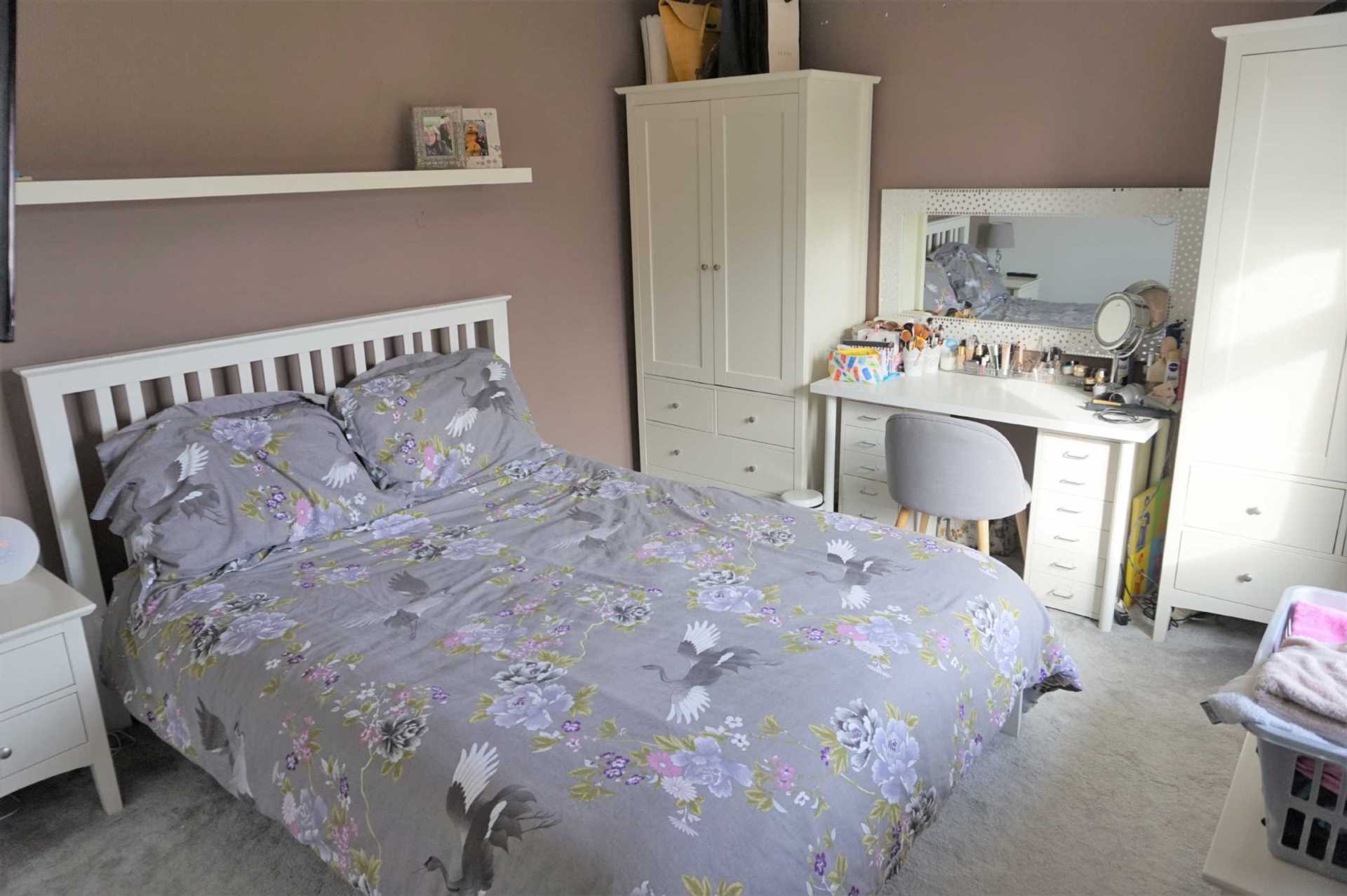 Locking**4 Bedrooms**Beautiful Gardens**Super Location**, Image 10