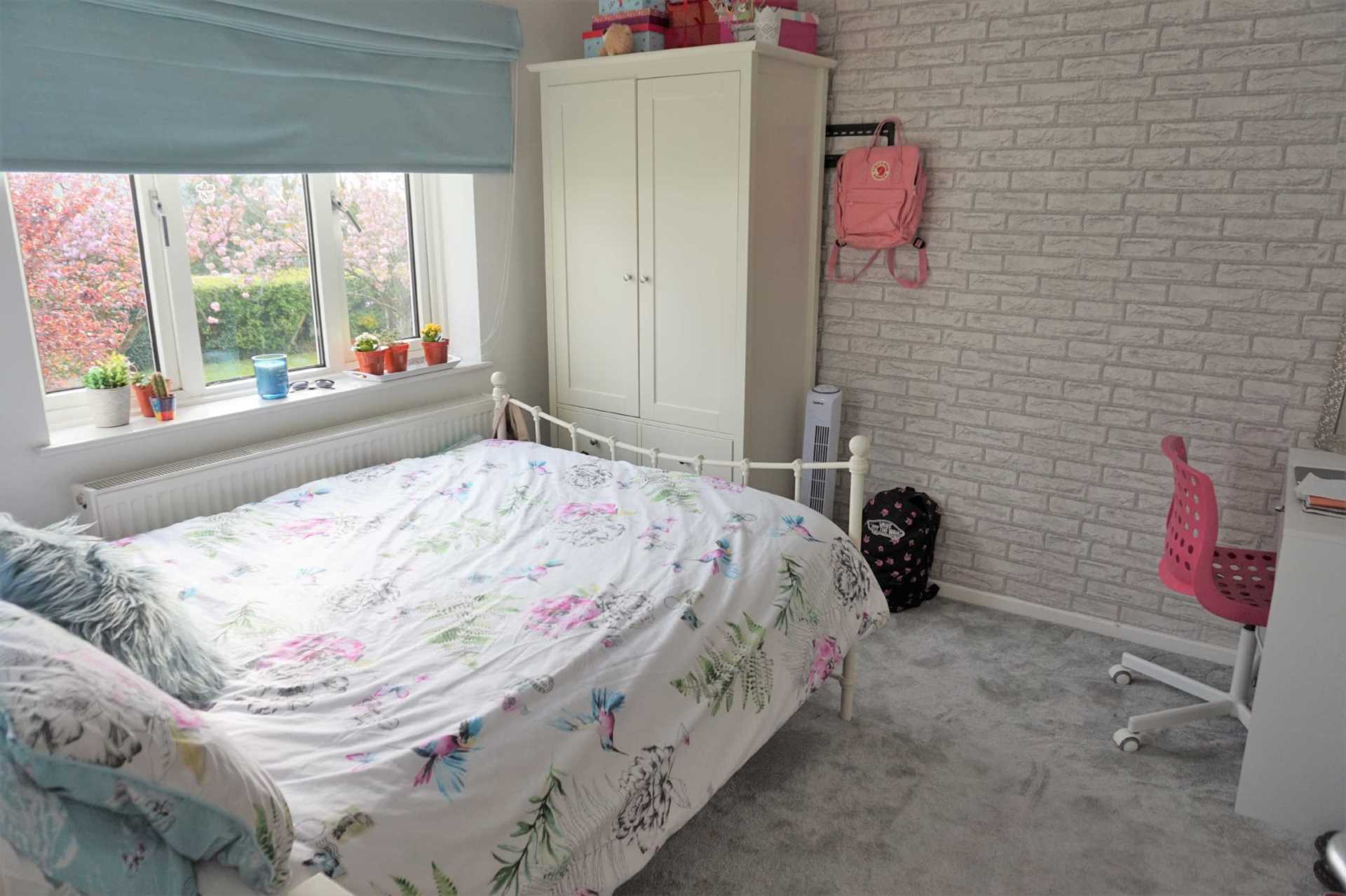 Locking**4 Bedrooms**Beautiful Gardens**Super Location**, Image 11