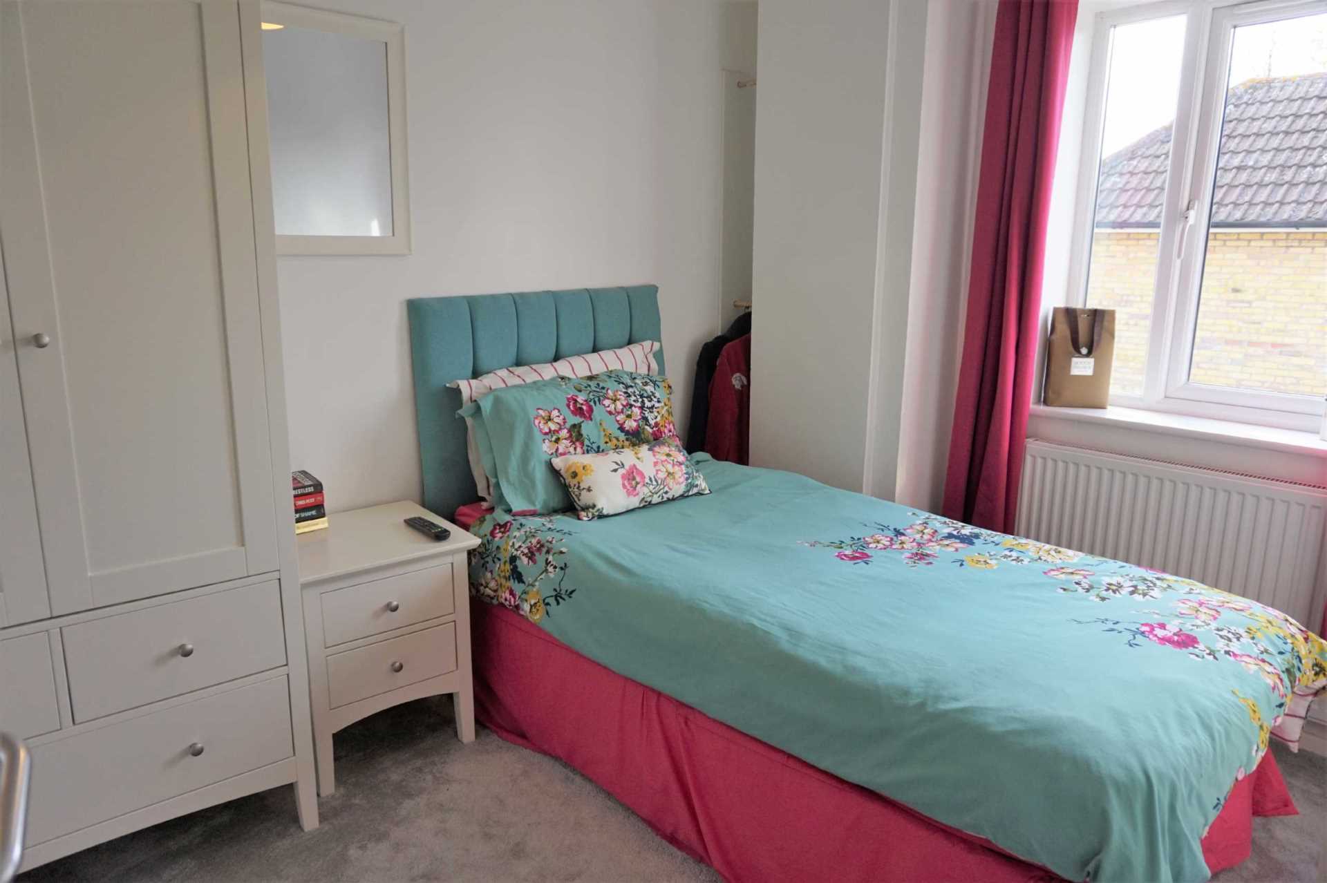 Locking**4 Bedrooms**Beautiful Gardens**Super Location**, Image 12