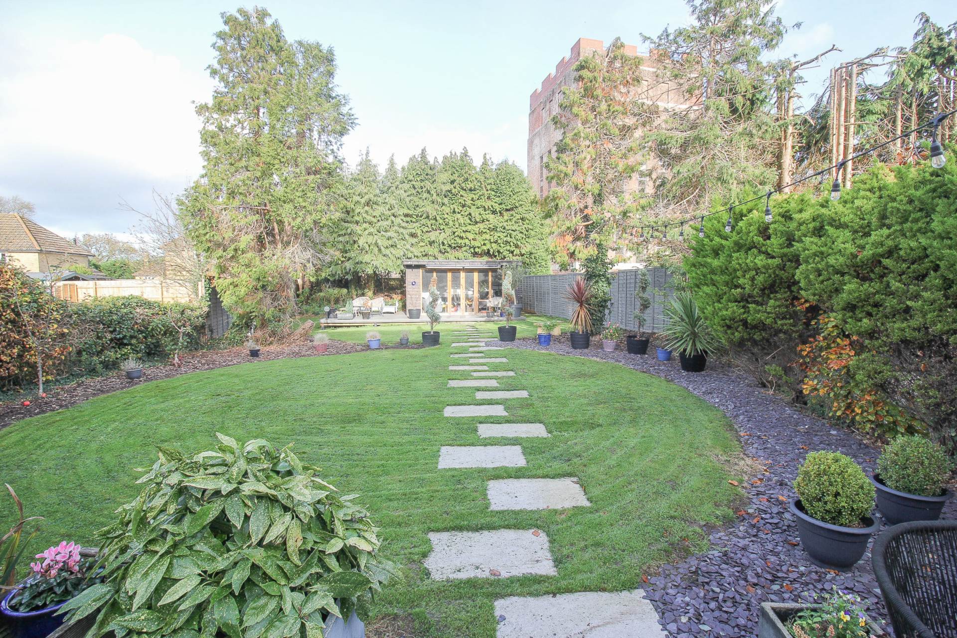 Locking**4 Bedrooms**Beautiful Gardens**Super Location**, Image 14